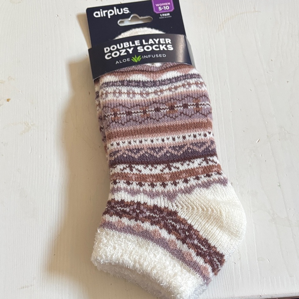 NWT Airplus Double Layer Cozy Socks - Cream & Brown Pattern